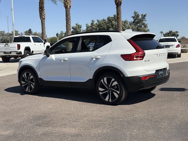 Certified 2023 Volvo XC40 B4 Ultimate w/ Climate Package FWD image 8