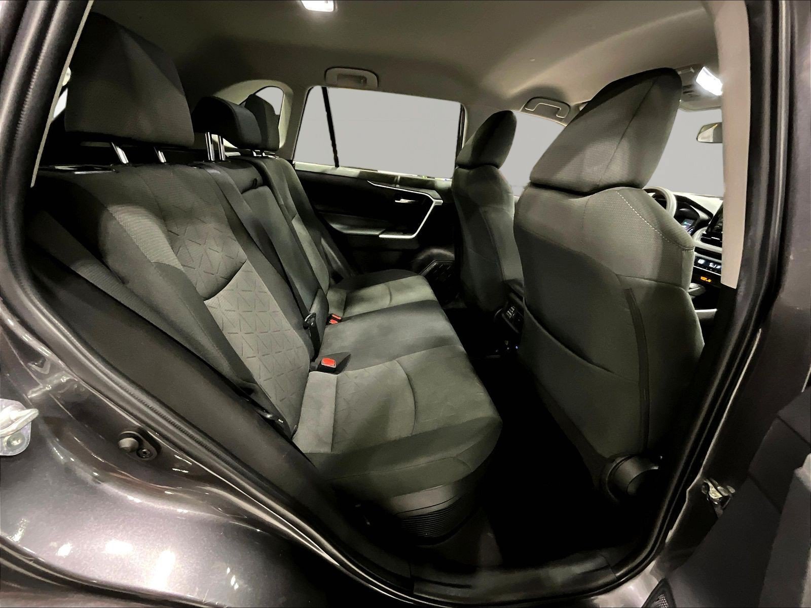 Used 2022 Toyota RAV4 XLE AWD/4WD image 25