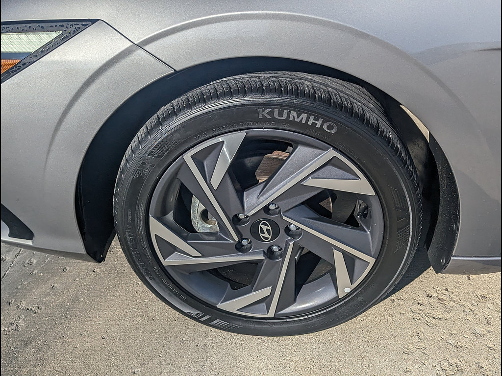 Used 2024 Hyundai Elantra Limited FWD image 14