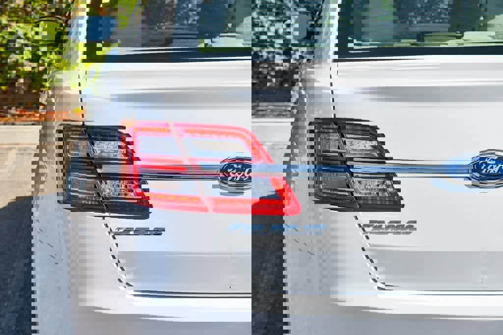 Used 2013 Ford Taurus SE image 9