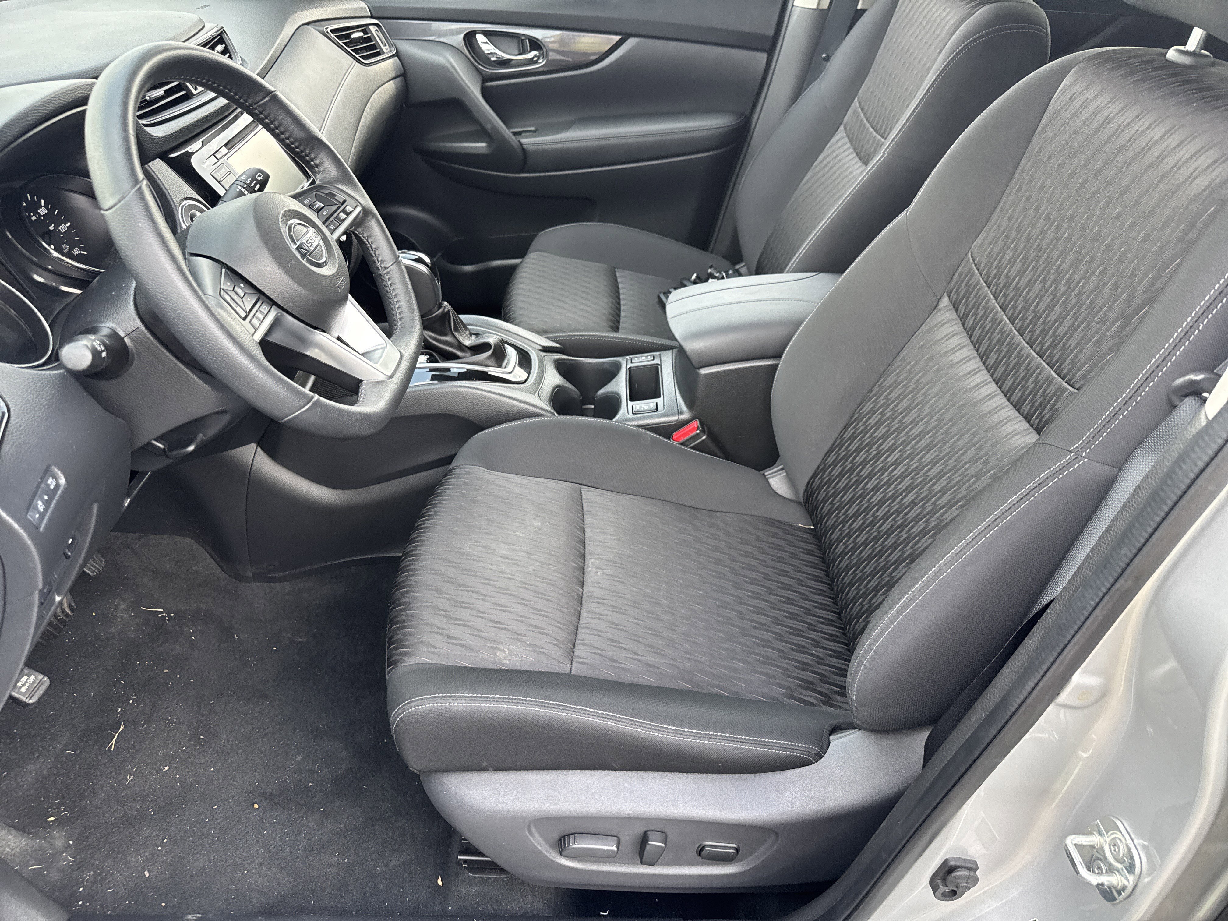 Used 2020 Nissan Rogue SV AWD/4WD image 10