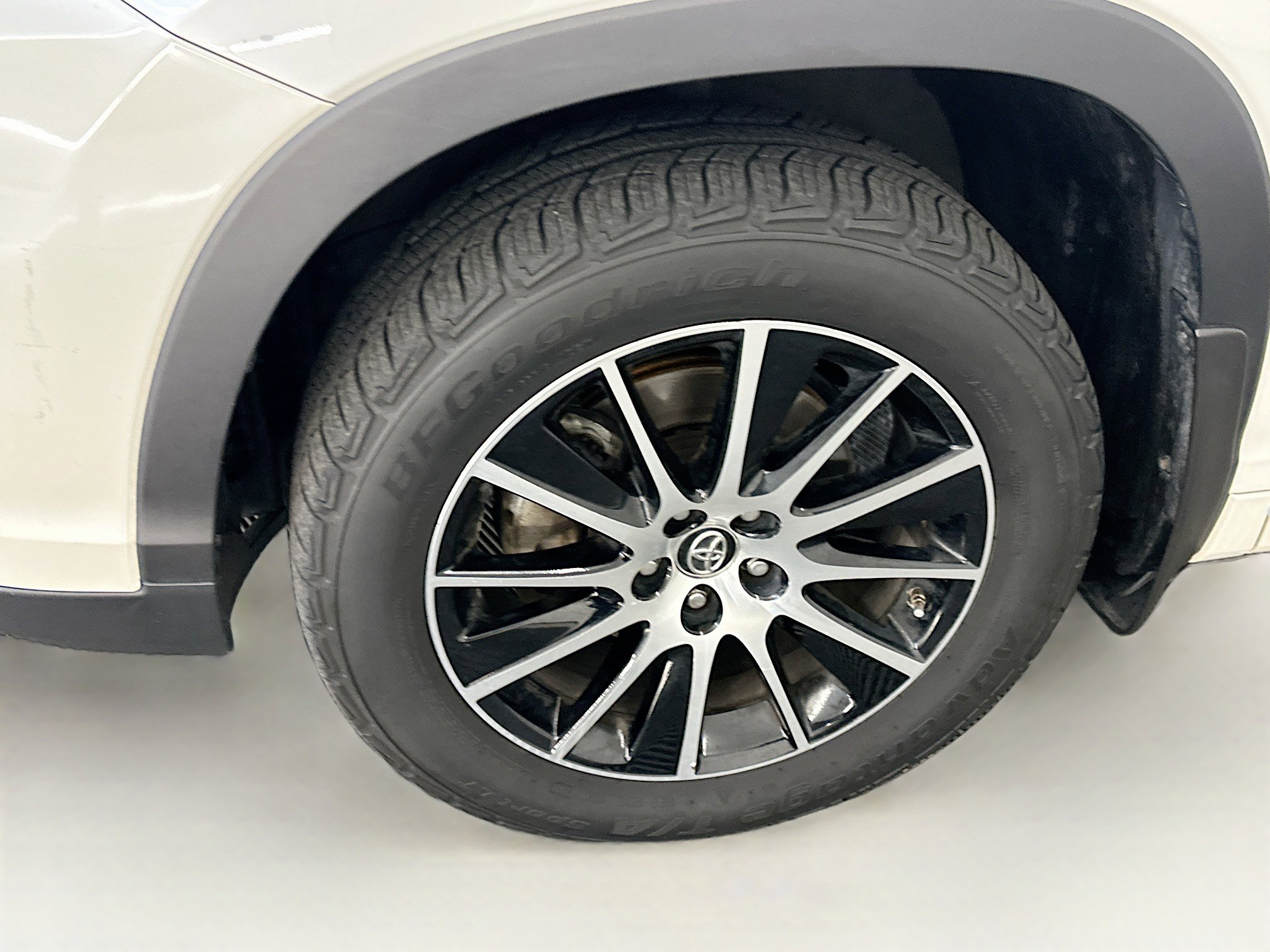 Used 2018 Toyota Highlander SE AWD/4WD image 11