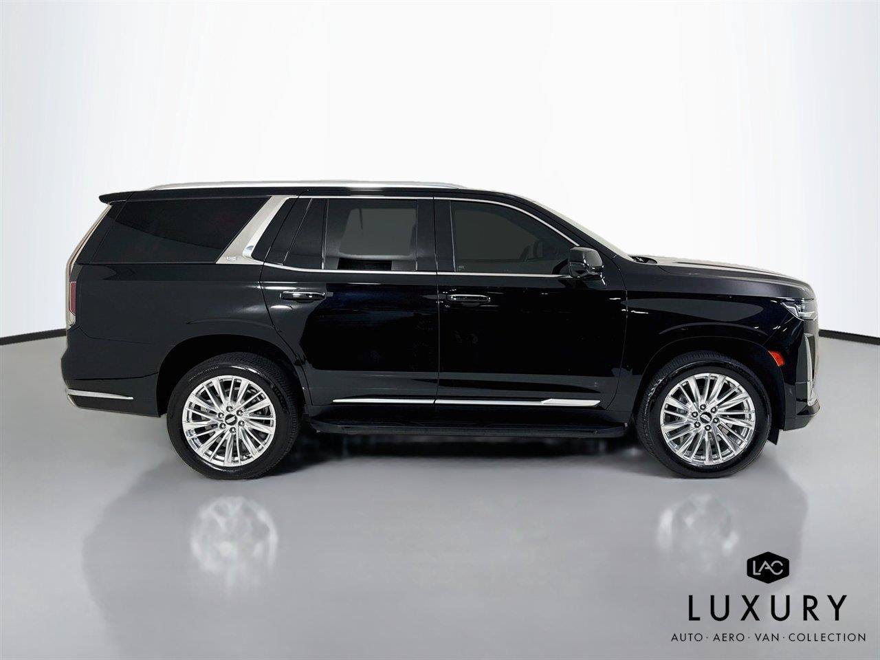 Used 2022 Cadillac Escalade Luxury AWD/4WD image 5