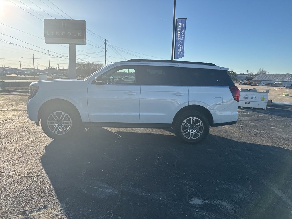 Used 2025 Ford Expedition Active image 10