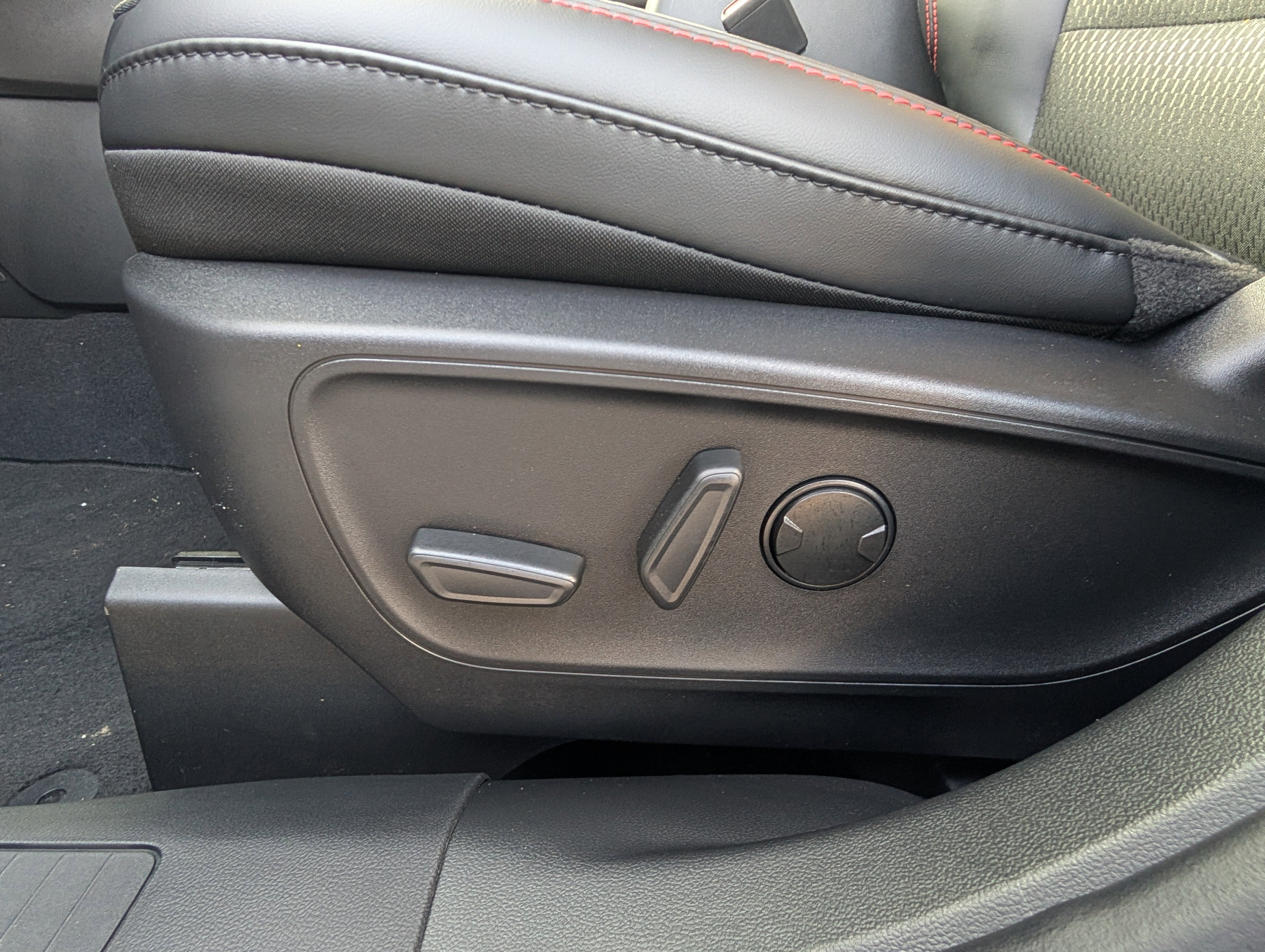 New 2026 Ford Escape ST-Line w/ Tech Pack #1 image 17