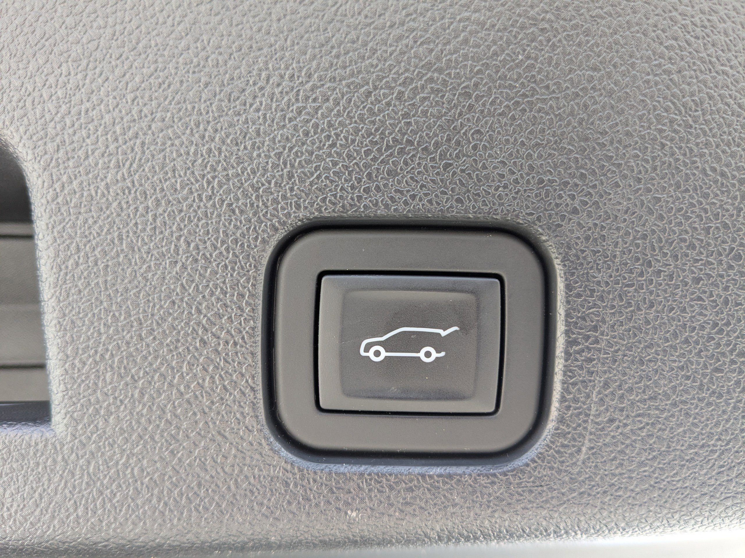 Used 2025 Chevrolet Traverse LT w/ Driver Confidence Package image 14