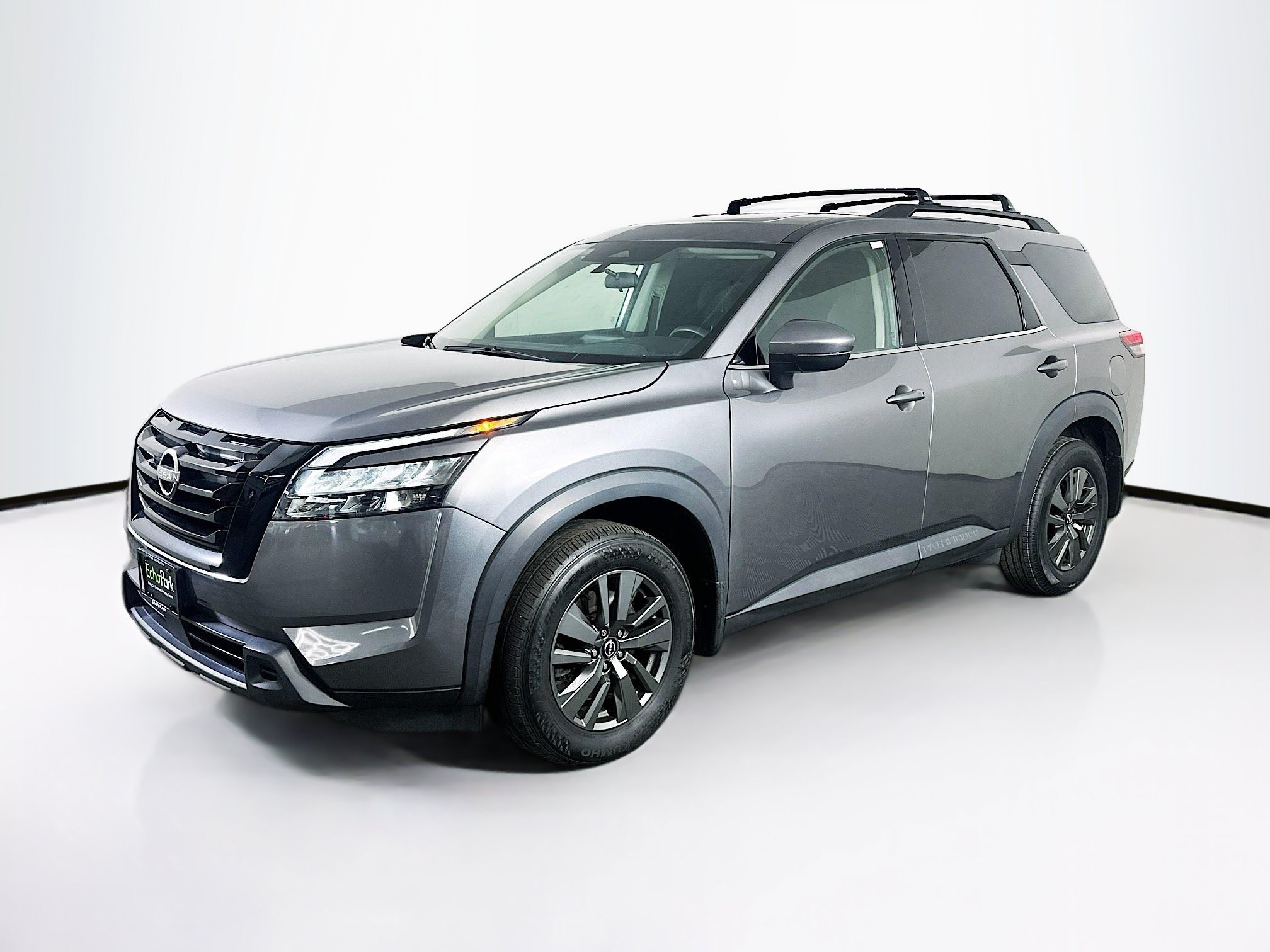 Used 2024 Nissan Pathfinder SV w/ SV Premium Package AWD/4WD image 3