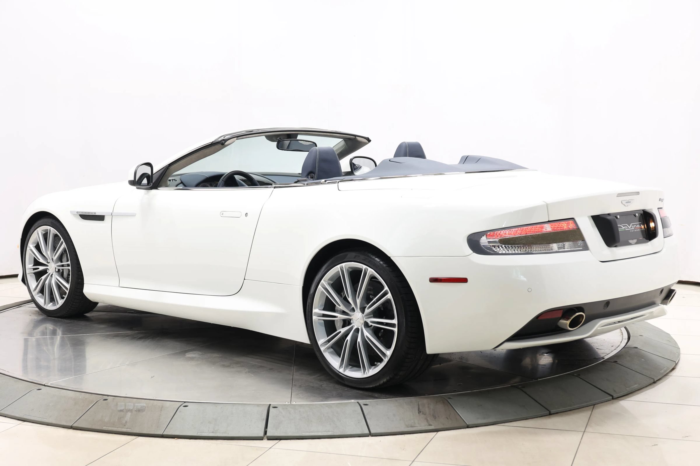 Used 2012 Aston Martin Virage Volante RWD image 54