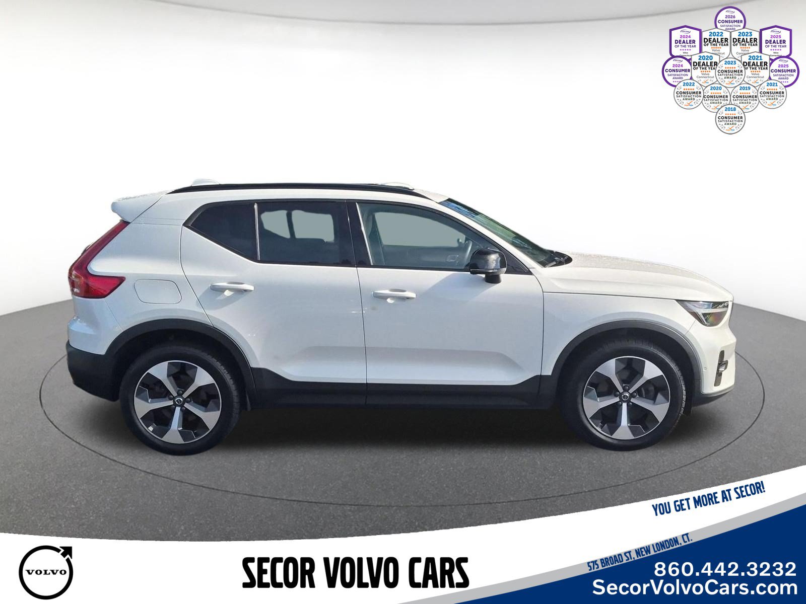 Used 2023 Volvo XC40 B5 Plus w/ Driver Assist Package AWD/4WD image 5