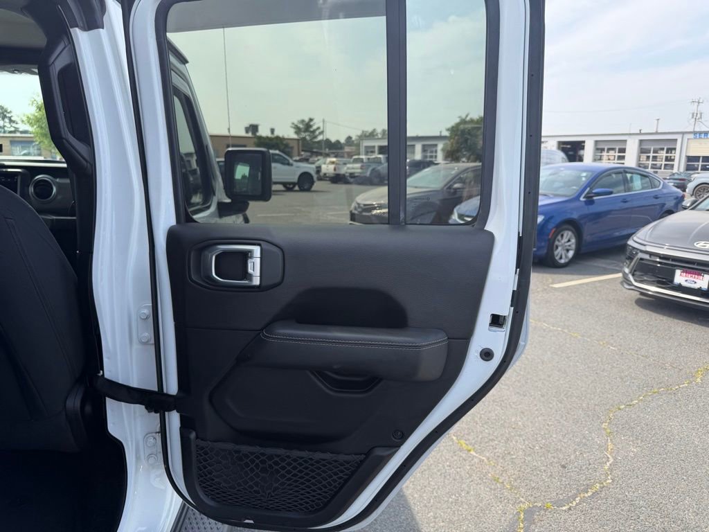 Used 2020 Jeep Gladiator Overland w/ Trailer Tow Package AWD/4WD image 34