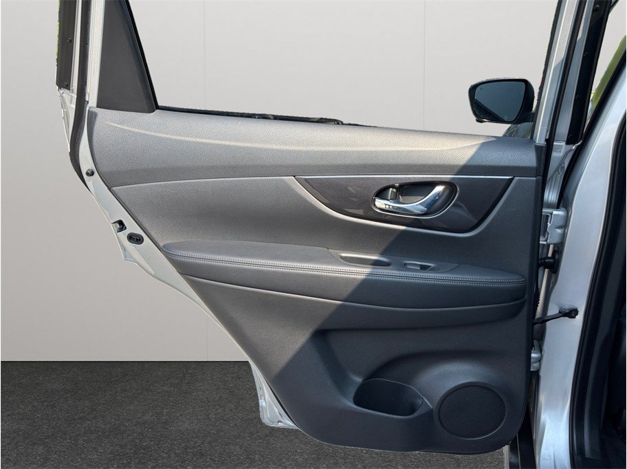 Used 2020 Nissan Rogue SV w/ Premium Package FWD image 37