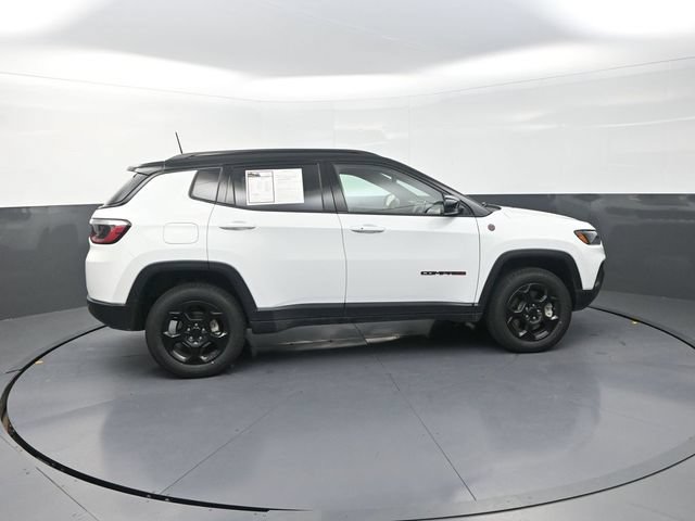 Used 2023 Jeep Compass Trailhawk w/ Trailhawk Convenience Group AWD/4WD image 10