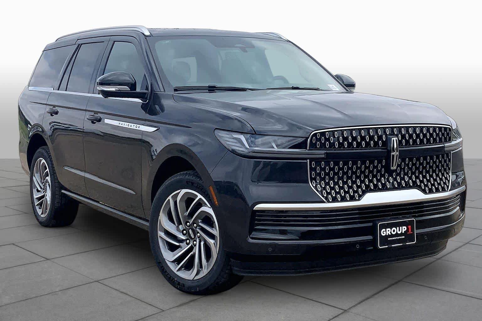New 2026 Lincoln Navigator Reserve AWD/4WD image 2