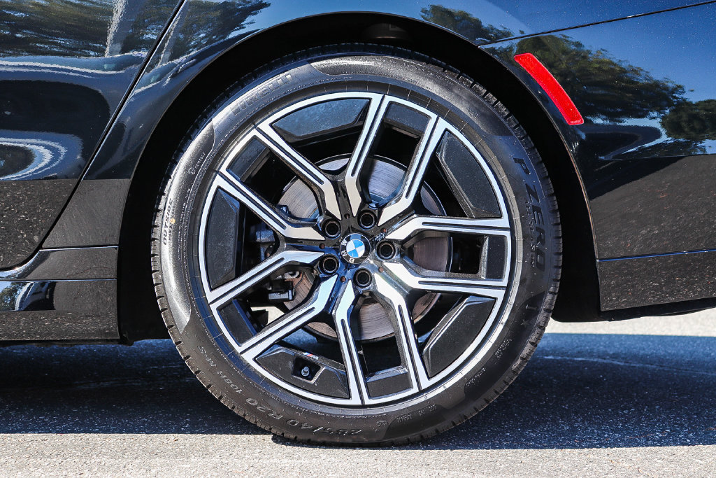 Certified 2026 BMW 740i RWD image 8