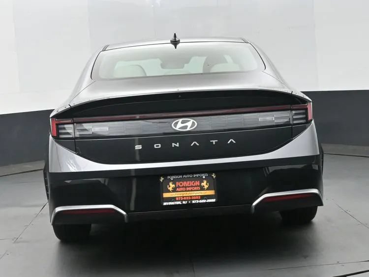 Used 2025 Hyundai Sonata SEL FWD image 8