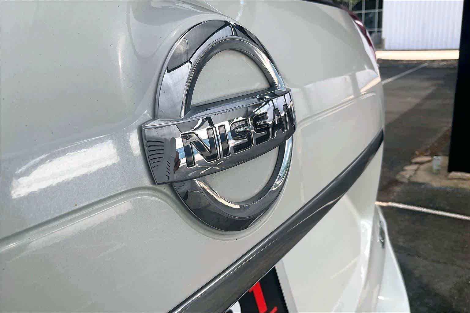 Used 2018 Nissan Rogue SV w/ Premium Package image 31