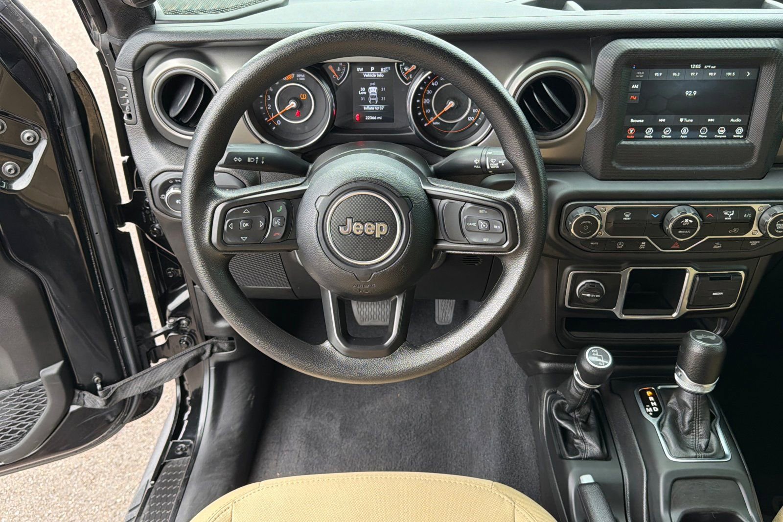 Used 2023 Jeep Wrangler Willys image 14