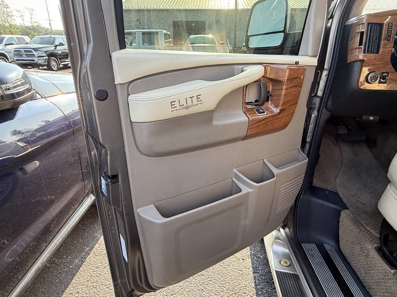 Used 2015 Chevrolet Express 2500 image 18