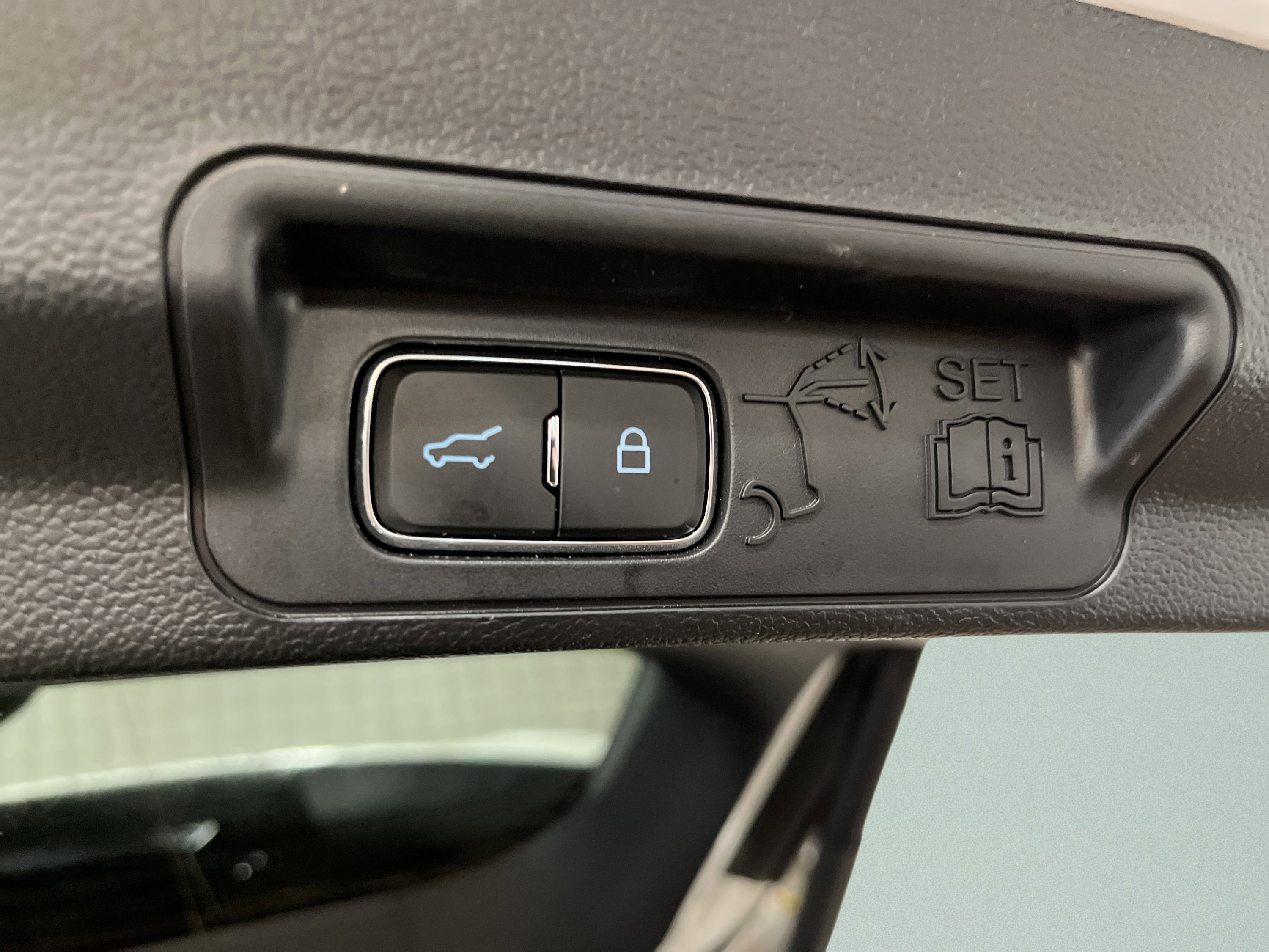 Used 2023 Ford Explorer XLT w/ Equipment Group 202A AWD/4WD image 25