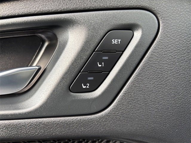 Used 2025 Nissan Ariya FWD image 17