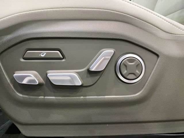 New 2025 Hyundai Santa Fe Calligraphy image 9