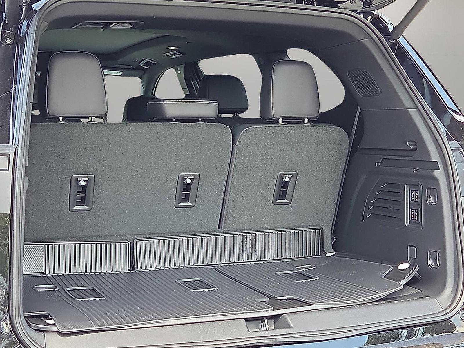 New 2026 Buick Enclave Sport Touring w/ Power Package FWD image 9