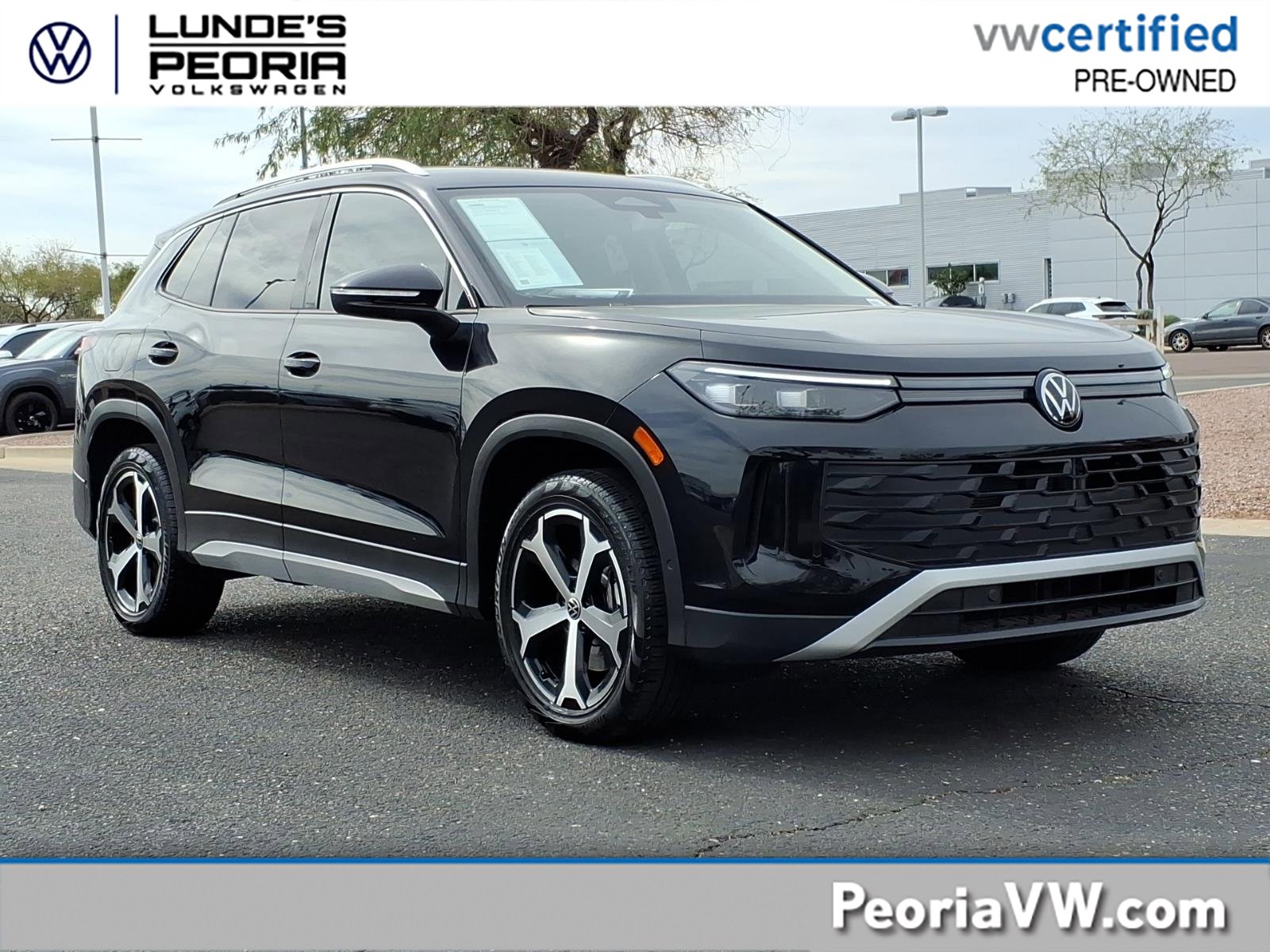 Certified 2025 Volkswagen Tiguan SE AWD/4WD image 1