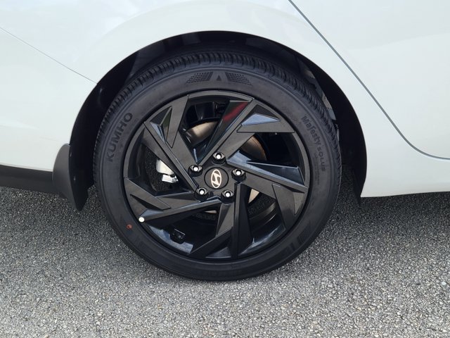 New 2026 Hyundai Elantra SEL Sport FWD image 5