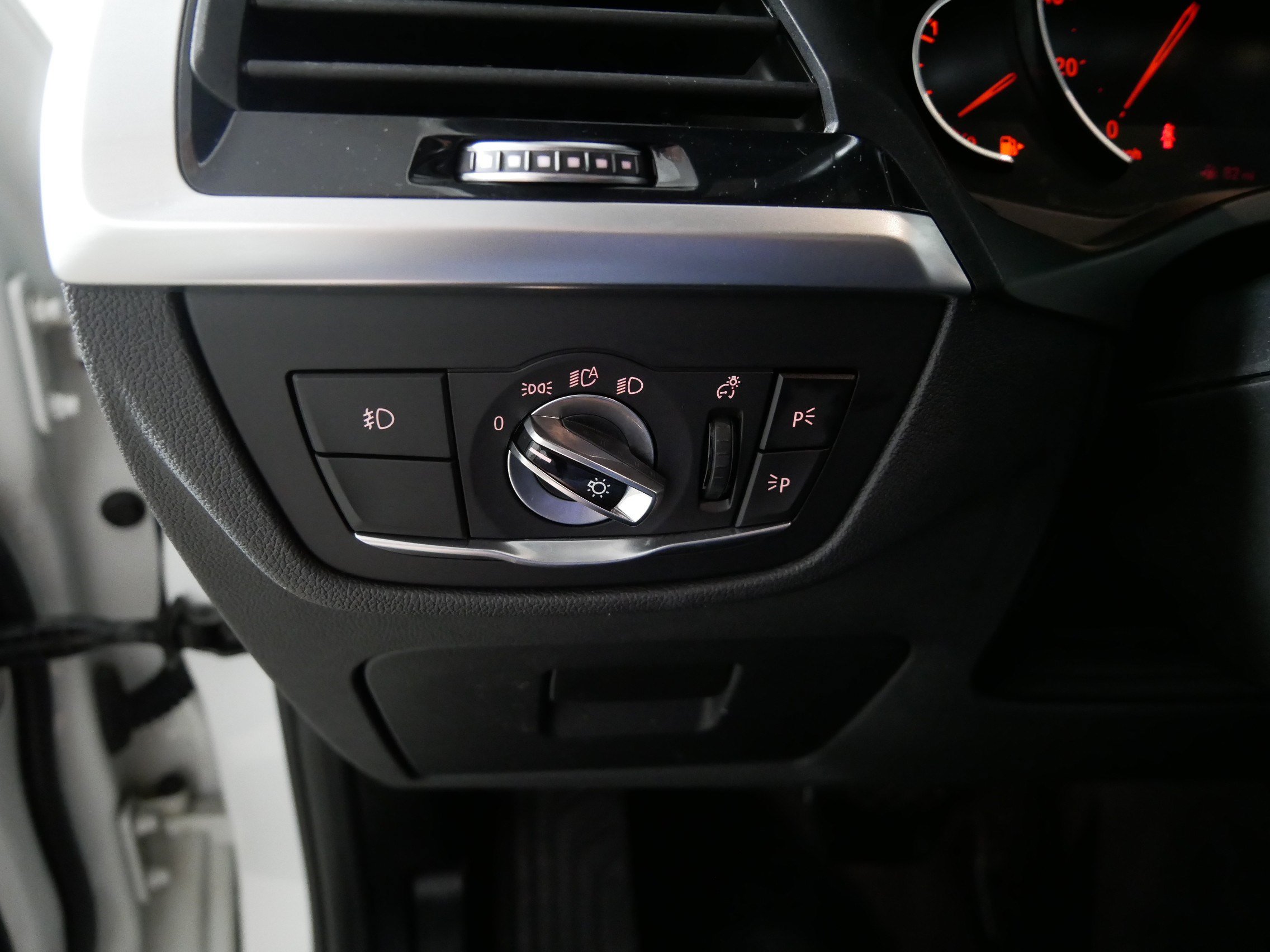 Used 2018 BMW X3 xDrive30i AWD/4WD image 26