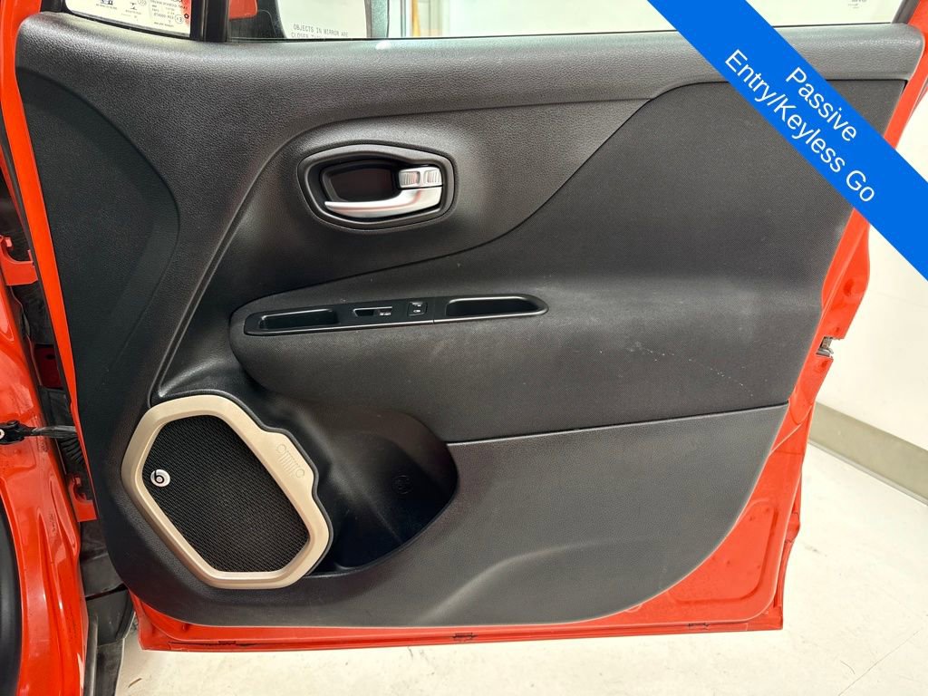 Used 2016 Jeep Renegade Latitude w/ Safety & Security Group image 9