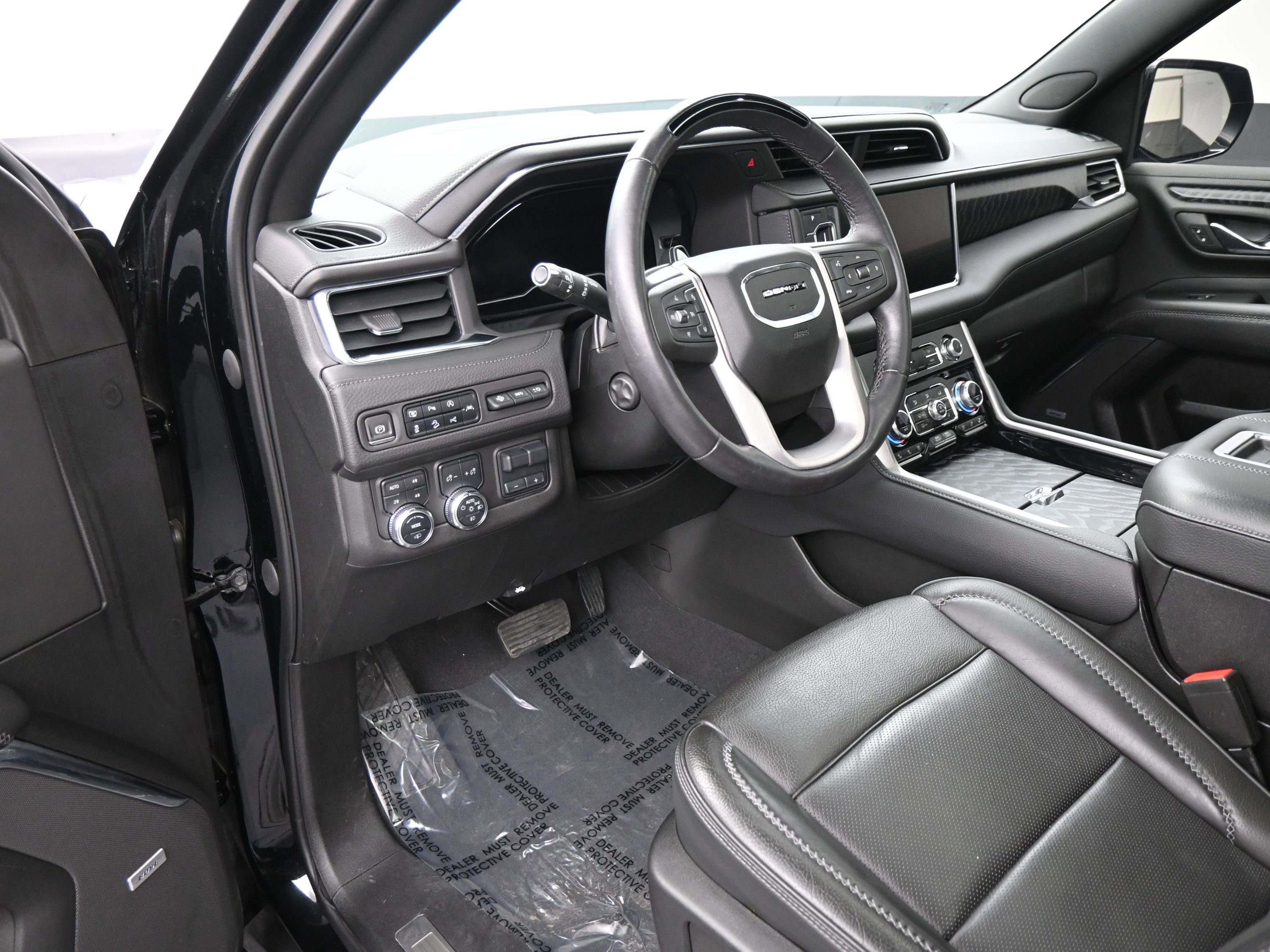 Used 2023 GMC Yukon Denali w/ Advanced Technology Package image 12