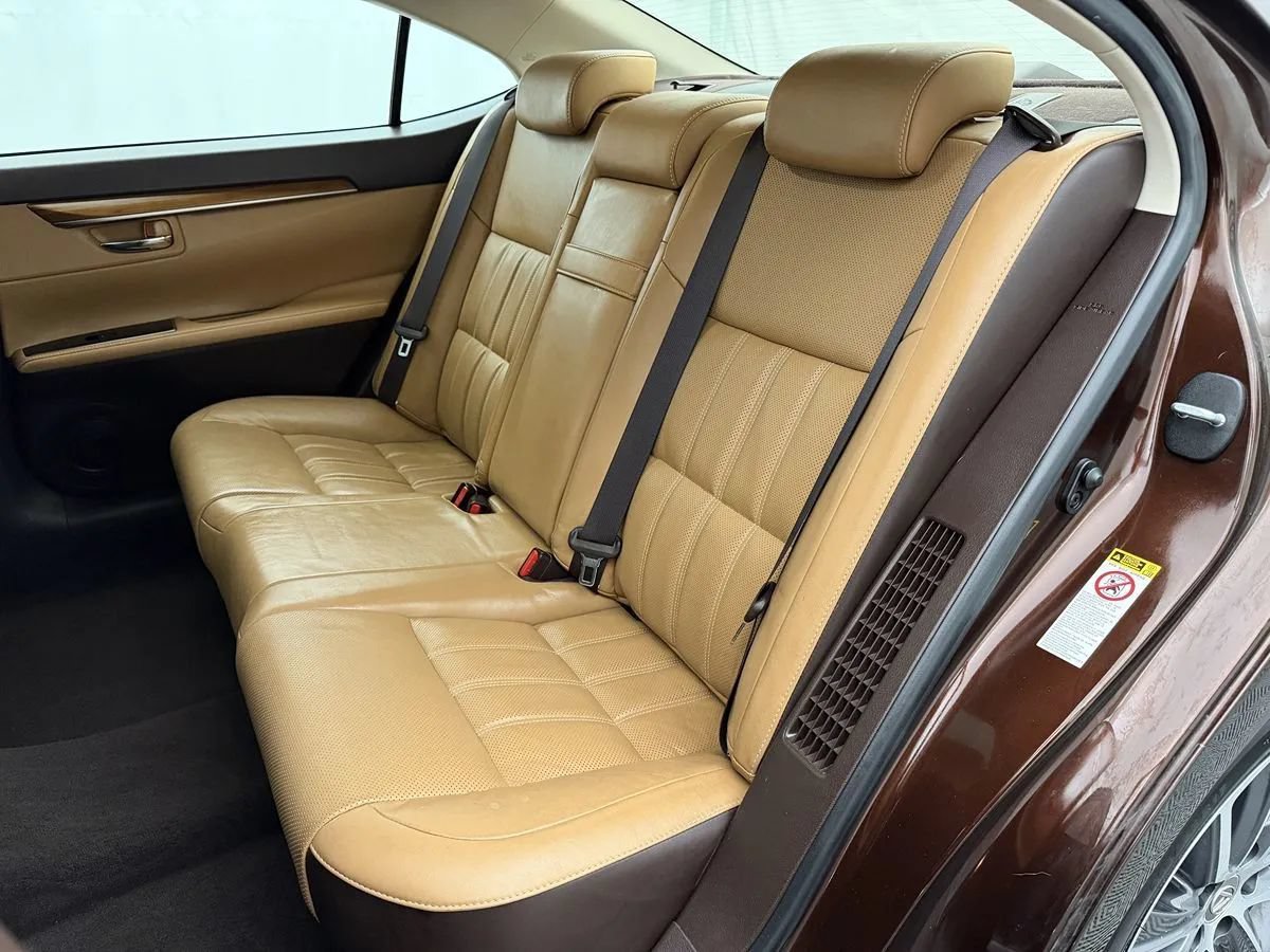 Used 2018 Lexus ES 300h w/ Luxury Package FWD image 26
