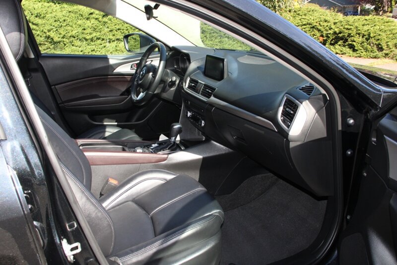 Used 2017 MAZDA MAZDA3 Touring FWD image 14