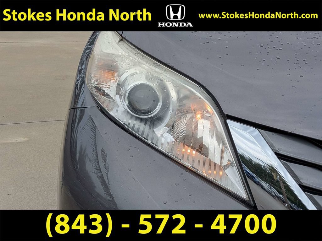 Used 2013 Toyota Sienna XLE w/ Entertainment Pkg AWD/4WD image 17