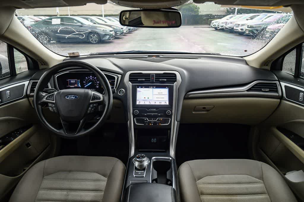 Used 2019 Ford Fusion SE FWD image 14