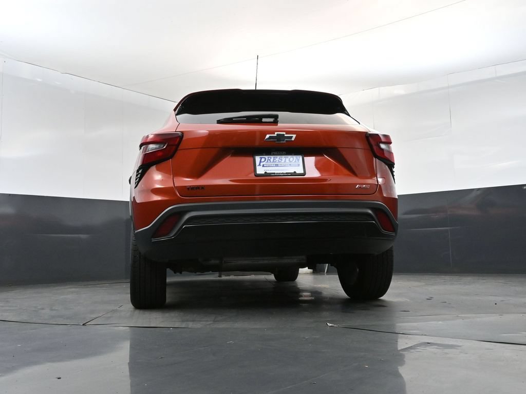 Used 2024 Chevrolet Trax RS w/ Sunroof Package FWD image 22