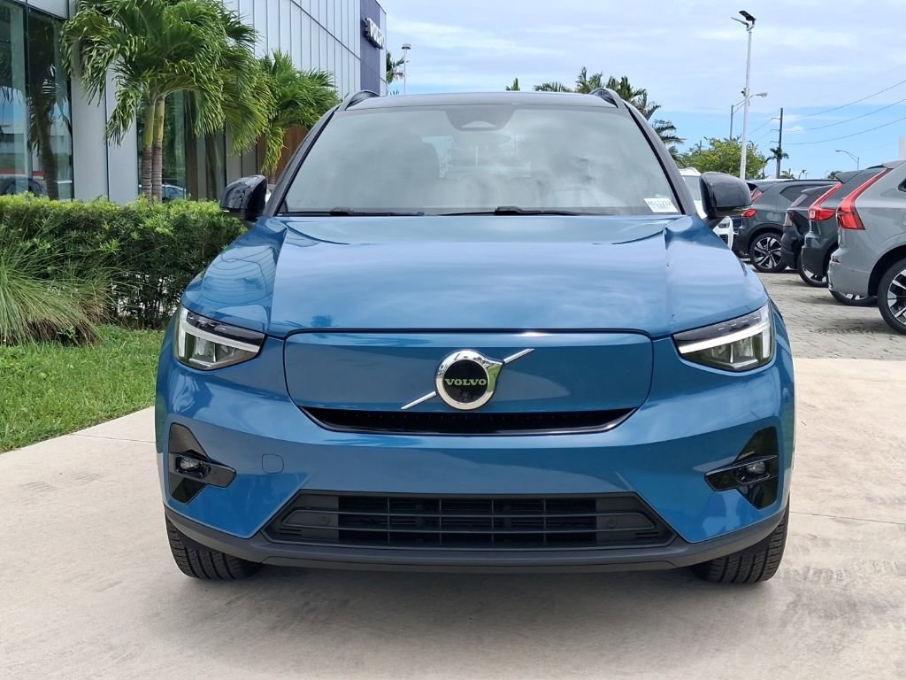 Used 2023 Volvo XC40 Recharge Plus AWD/4WD video 2