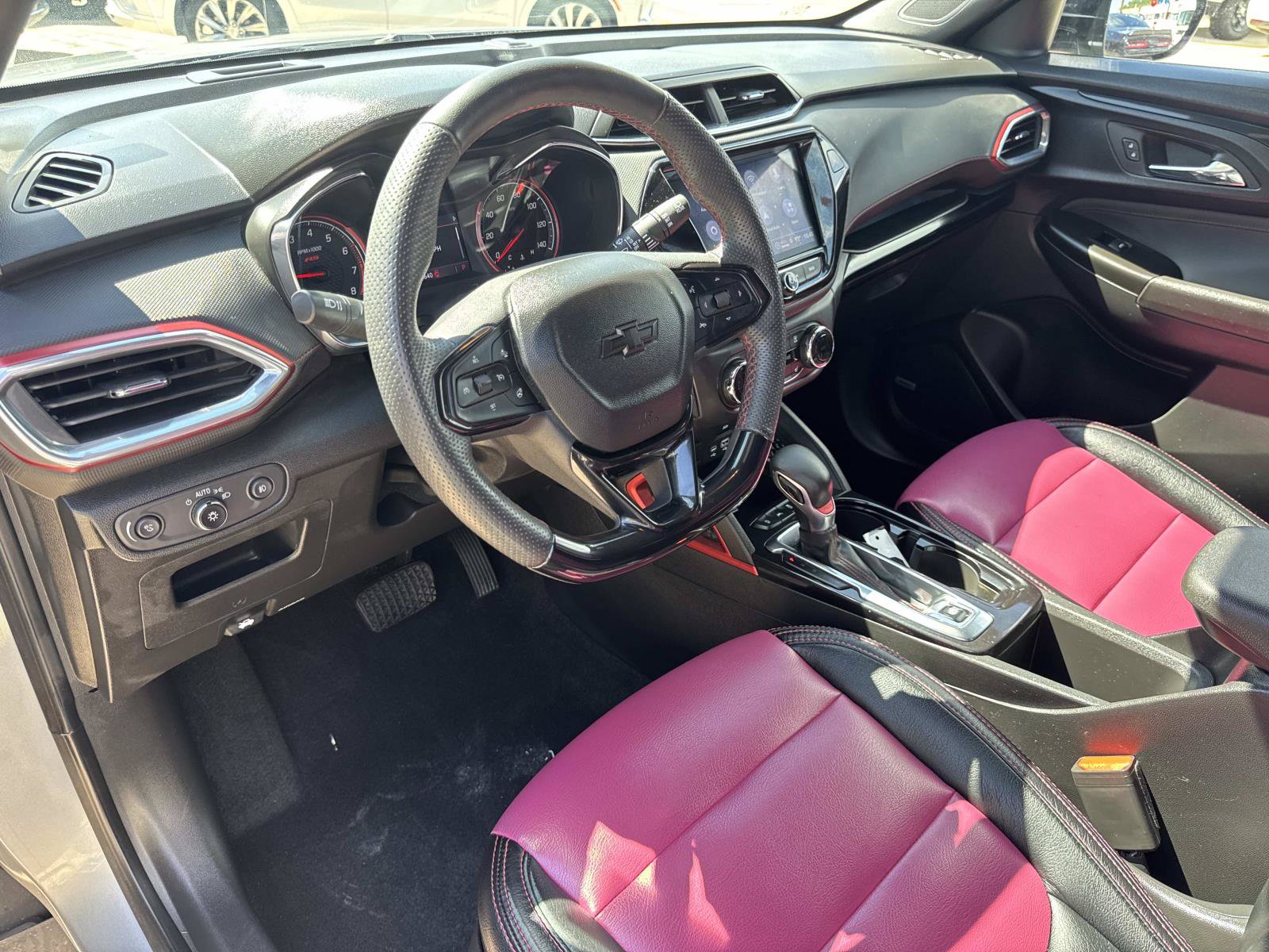 Used 2023 Chevrolet TrailBlazer RS w/ Sun and Liftgate Package FWD image 18