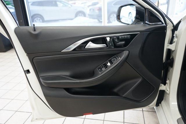 Used 2018 INFINITI QX30 Sport w/ Cargo Package image 22