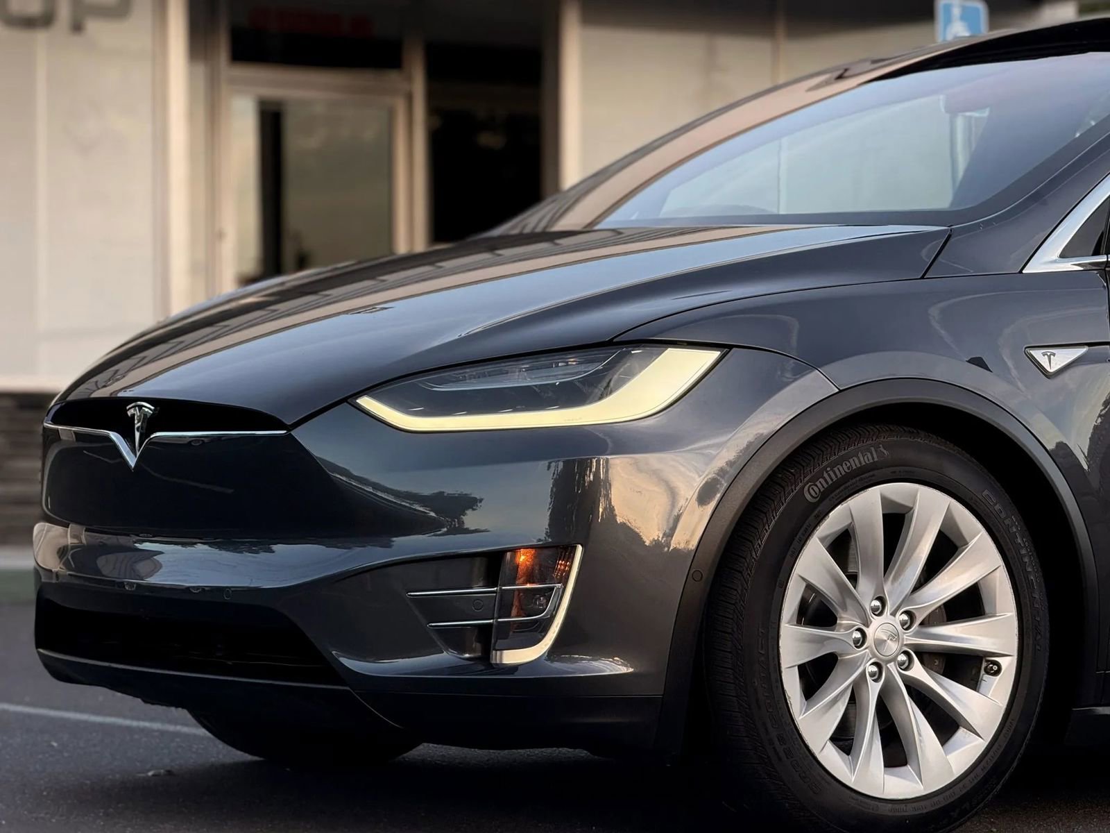 Used 2016 Tesla Model X 75D AWD/4WD image 4