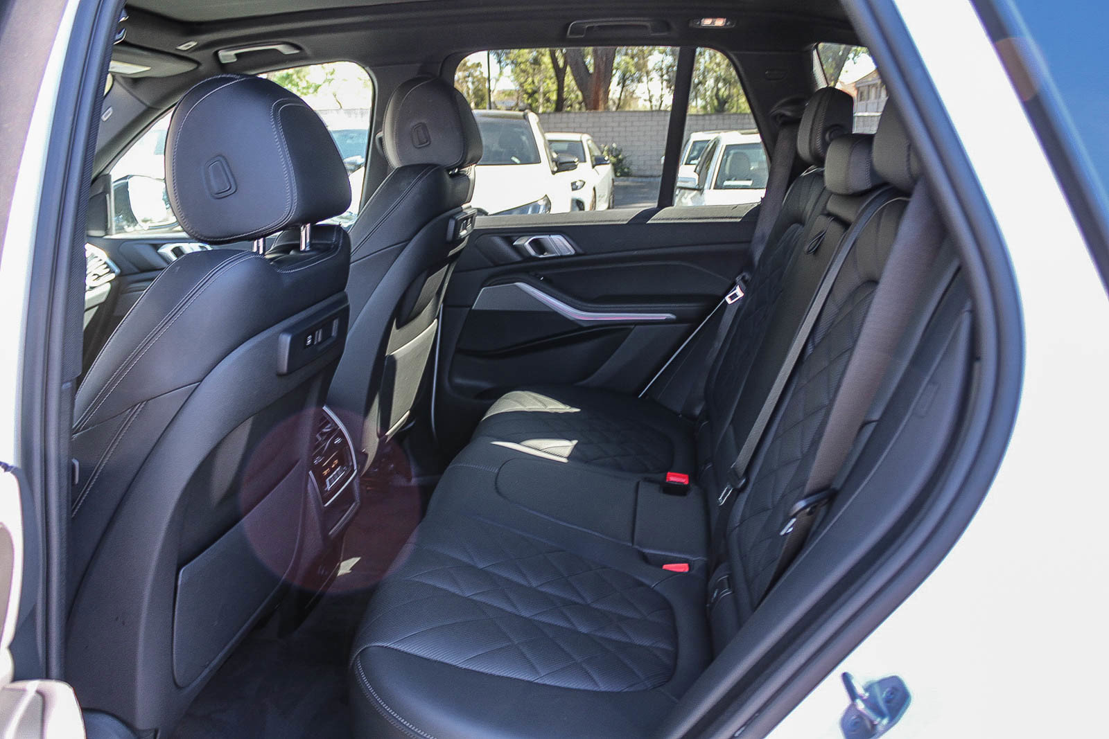 Used 2023 BMW X5 xDrive40i w/ Parking Assistance Package AWD/4WD image 17