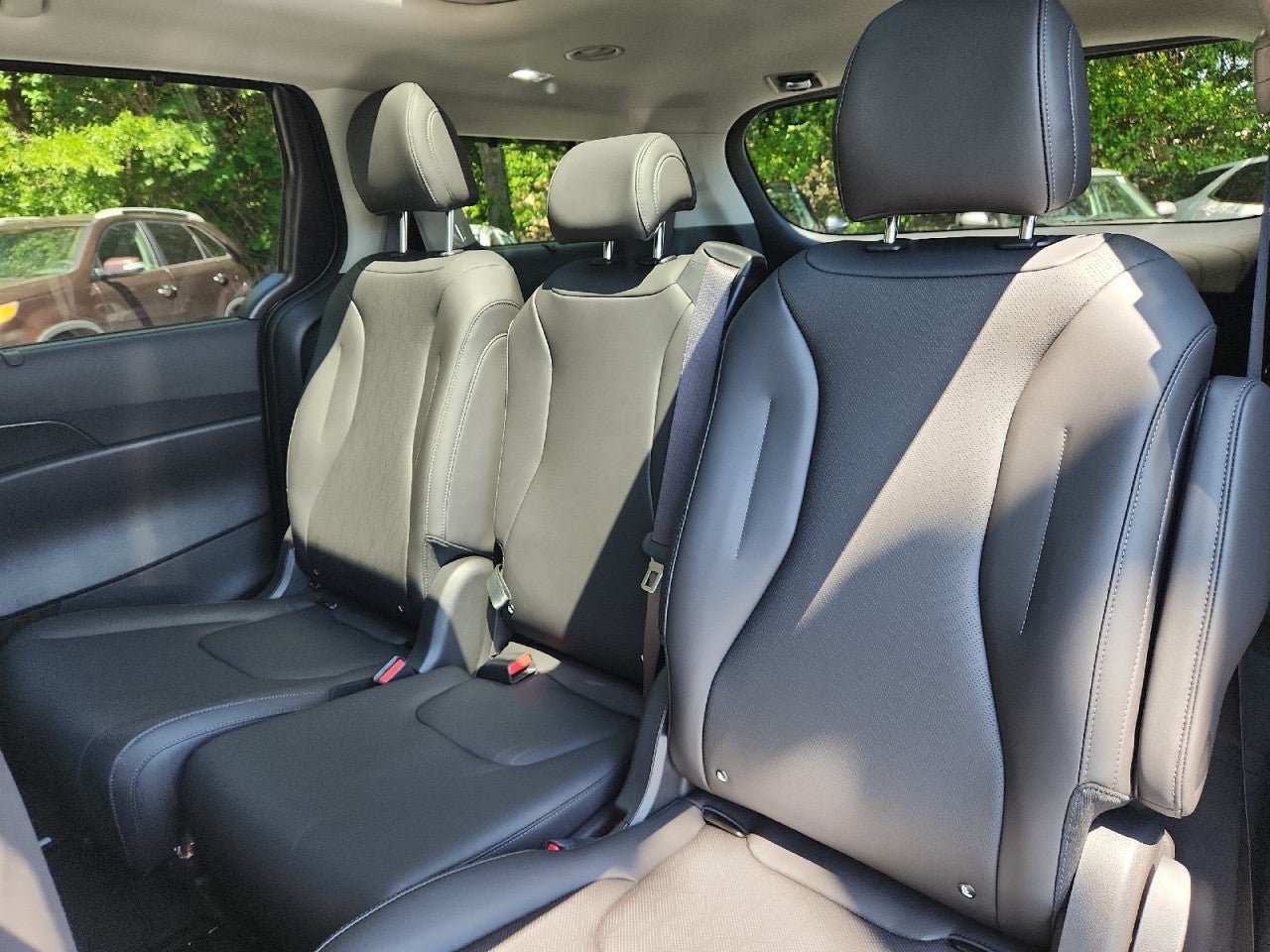 New 2026 Kia Carnival SX w/ SX Dark Edition Package FWD image 38