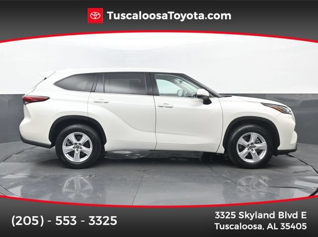 Used 2020 Toyota Highlander LE FWD image 1