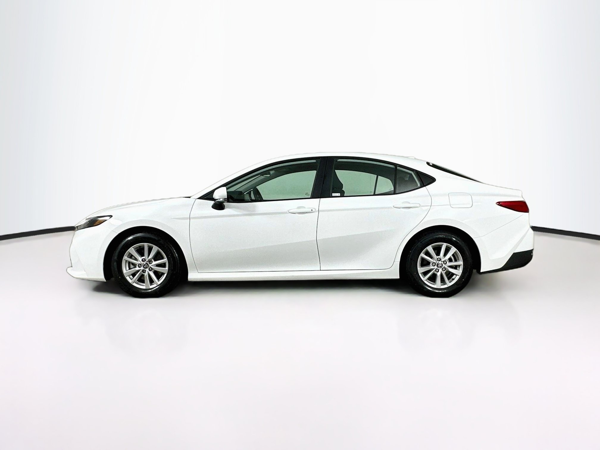 Used 2025 Toyota Camry LE FWD image 4
