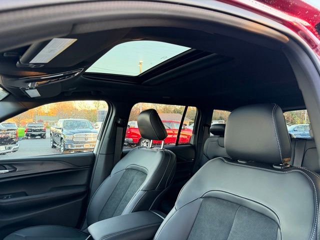 New 2025 Jeep Grand Cherokee Altitude image 19