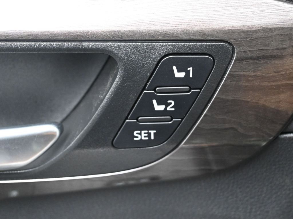 Certified 2025 Toyota Highlander Platinum image 17