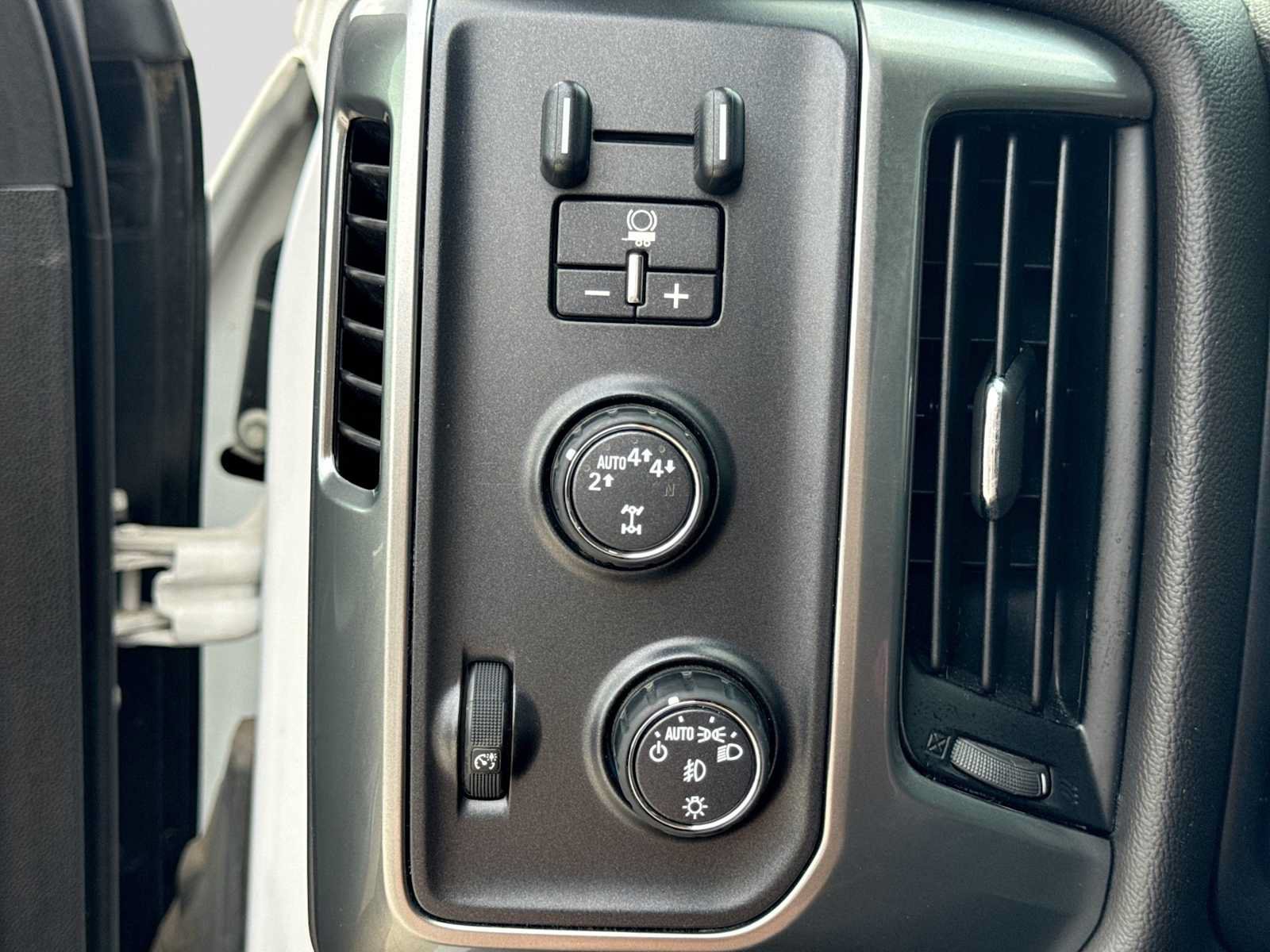 Used 2017 Chevrolet Silverado 1500 LT w/ All Star Edition AWD/4WD image 25