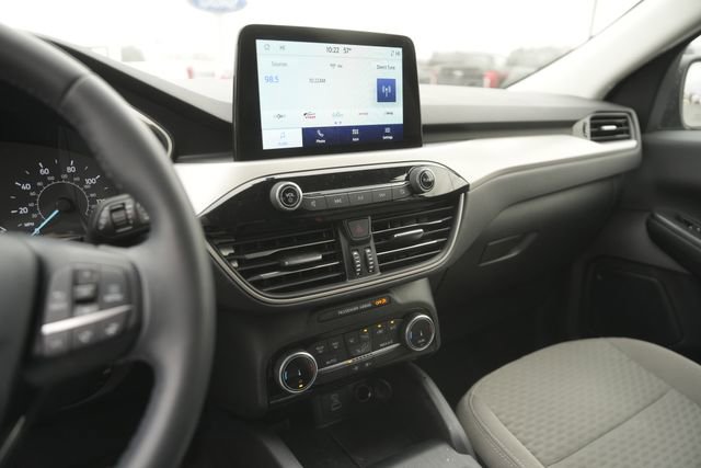 Used 2022 Ford Escape SE w/ SE Sport Appearance Package image 25