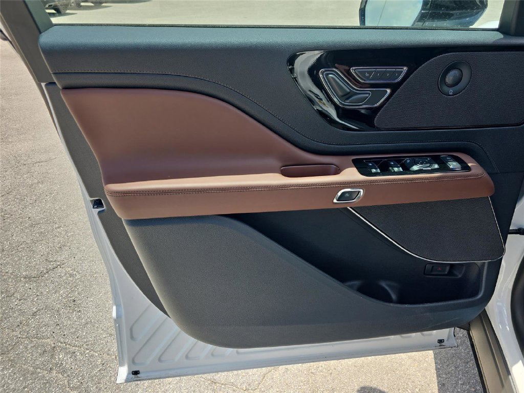 New 2026 Lincoln Aviator Reserve AWD/4WD image 17