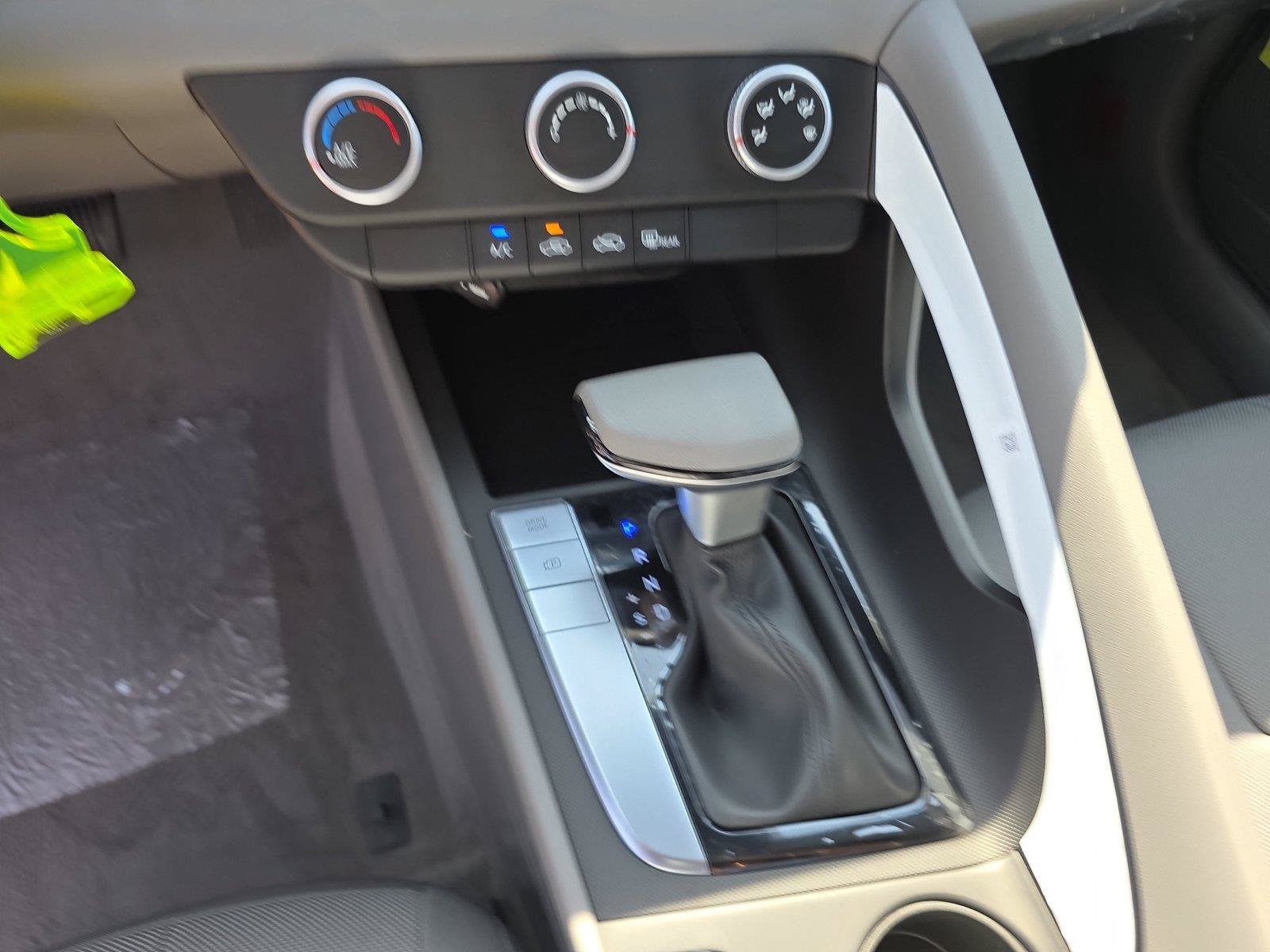 New 2026 Hyundai Elantra SE FWD image 18